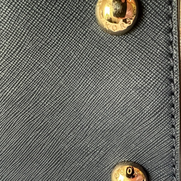 Michael Kors Hamilton Tote - Picture 4 of 16